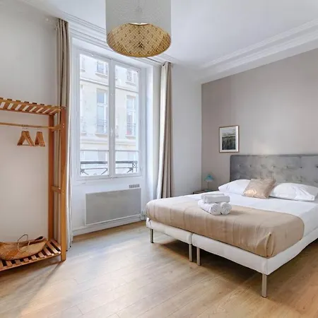 Apartment Louvre Montorgueuil Historical Center 3br-8p