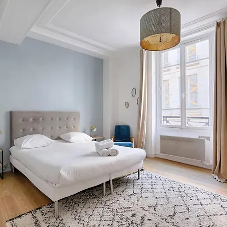 Louvre Montorgueuil Historical Center 3br-8p Apartment